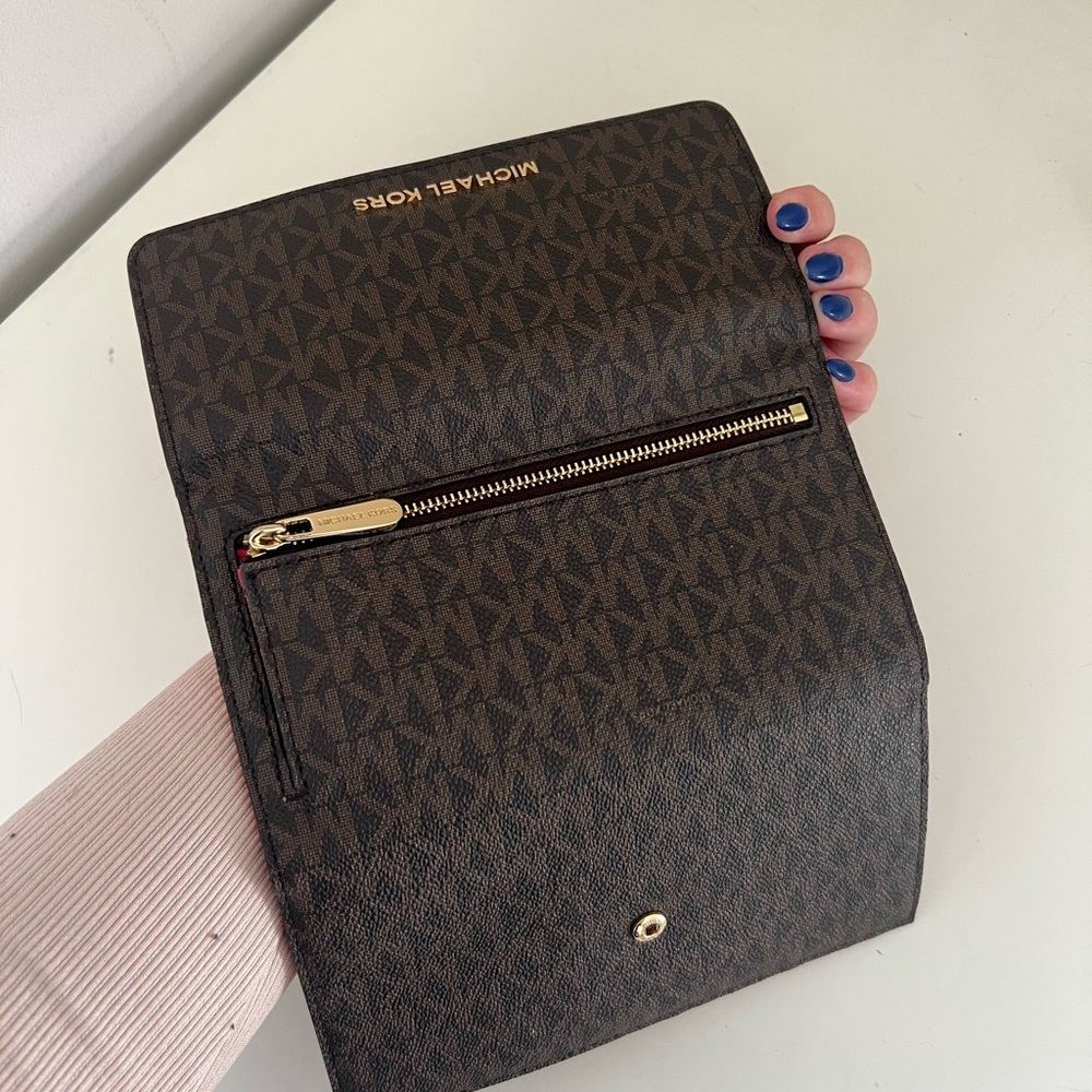 Michael Kors MK Wallet w red accent - Picture 6 of 6
